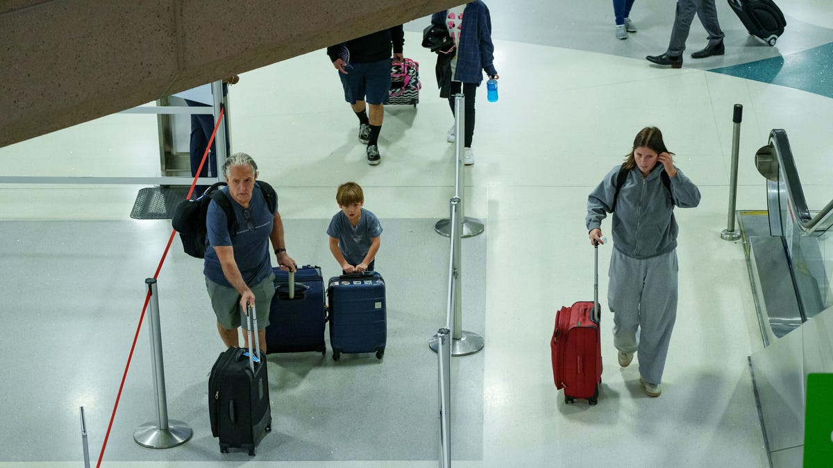 DOT scraps flight delay refund rule. What it means for you DOT scraps flight delay refund rule. What it means for you