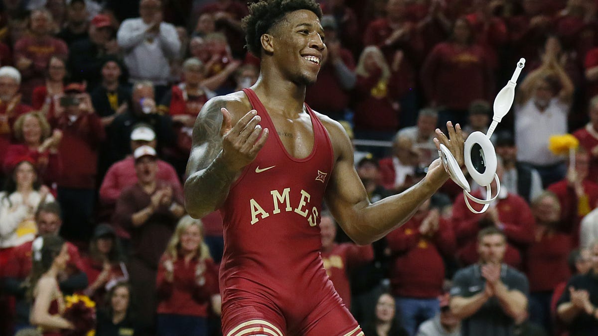 Iowa State wrestling tops No. 17 West Virginia on Senior Night Iowa State wrestling tops No. 17 West Virginia on Senior Night