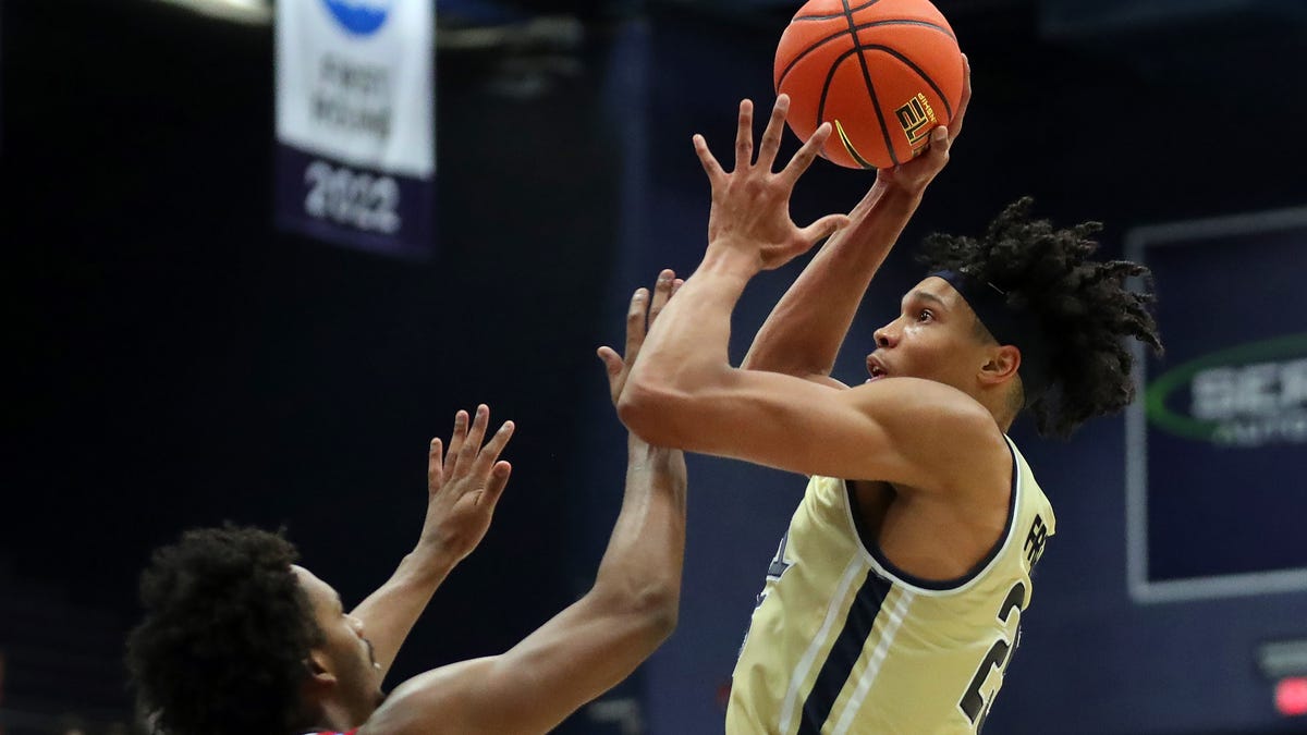 Enrique Freeman powers Akron Zips men’s basketball over Northern Kentucky