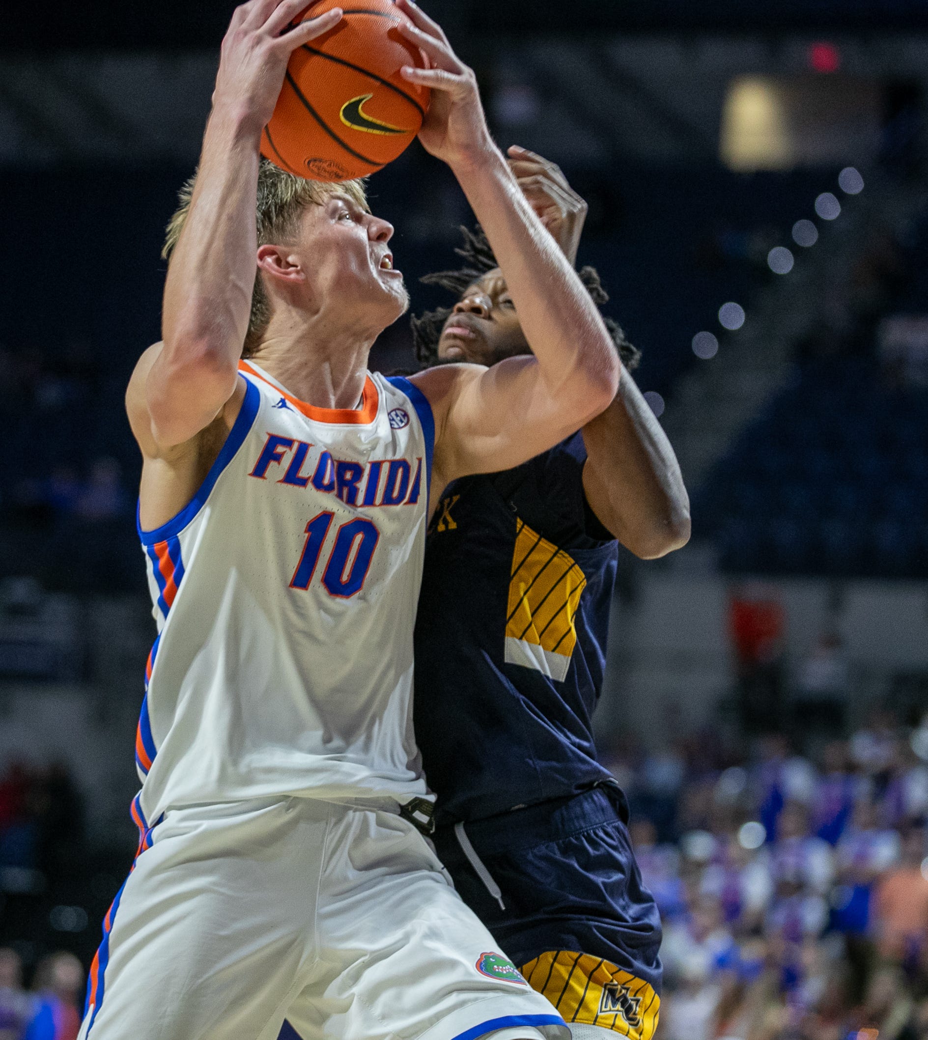 Florida basketball thumps Quinnipiac to reach 10 non-conference wins