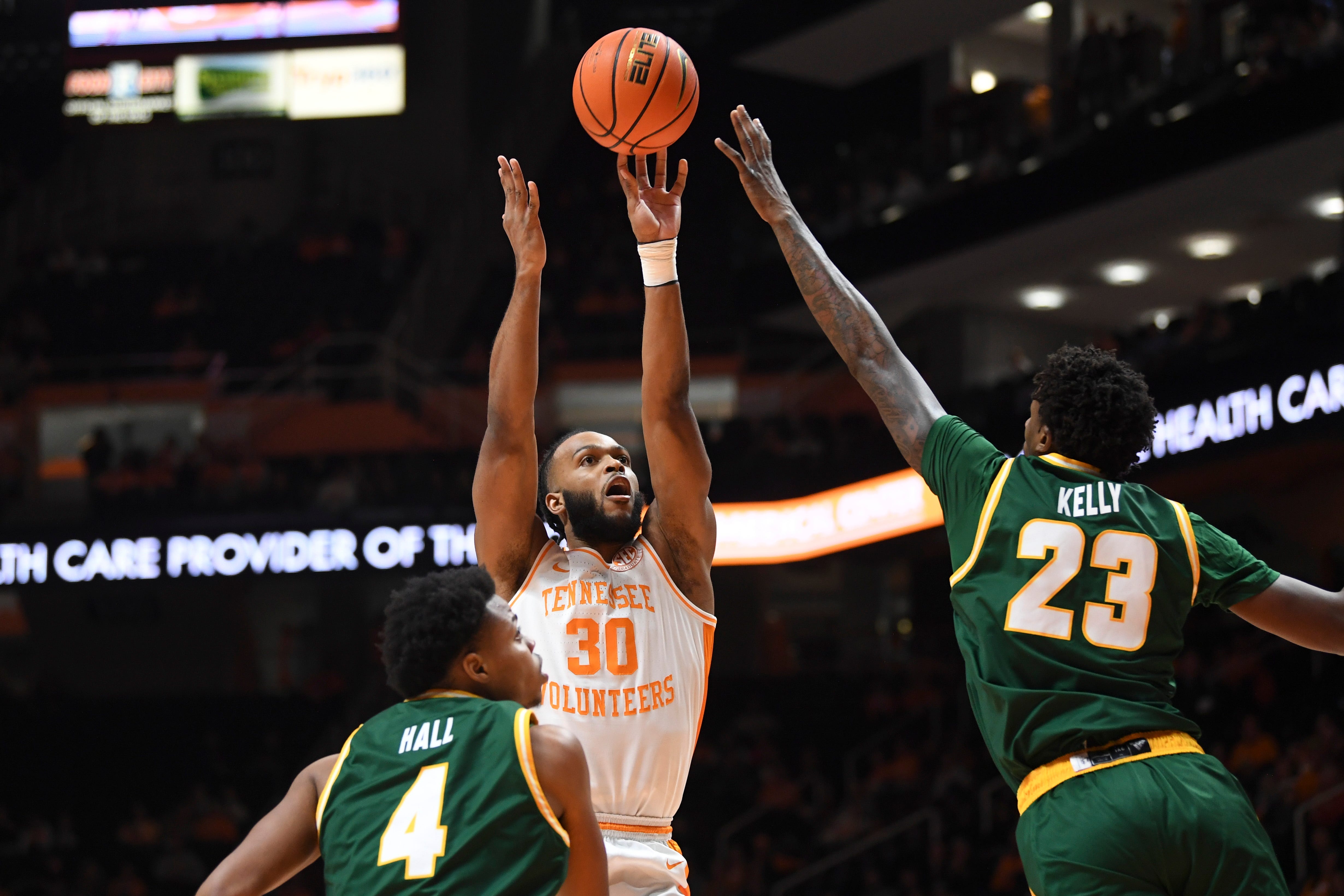 Tennessee basketball trounces George Mason to snap skid