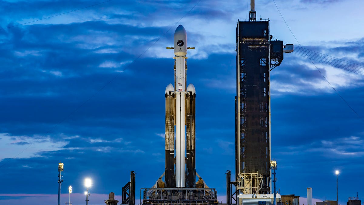 Am Donnerstag sind wahrscheinlich zwei aufeinanderfolgende Starts von SpaceX Falcon Heavy und Starlink geplant