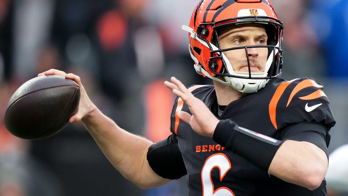 ‘Never heard of a quarterback getting a thumb cramp’: Cincinnati’s Jake Browning returns