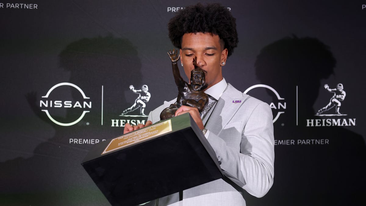 LSU QB جايدن دانيلز يفوز بـ 2023 Heisman LSU QB جايدن دانيلز يفوز بـ 2023 Heisman