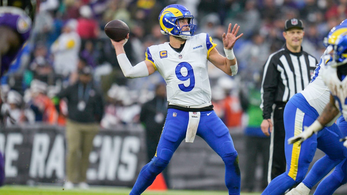 Washington Commanders at Los Angeles Rams: Predictions, picks and odds for NFL Week 15 game