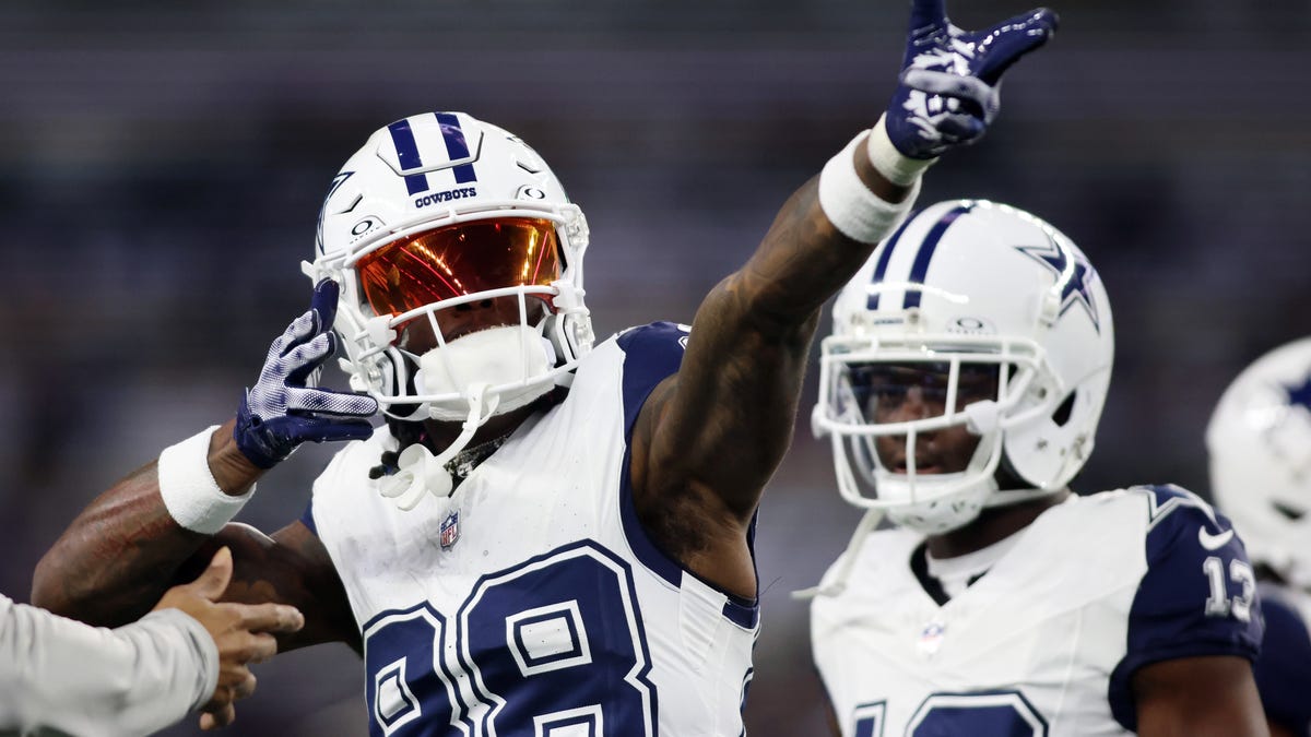 Cowboys become second NFL team to clinch playoff spot thanks to losses by Packers, Falcons