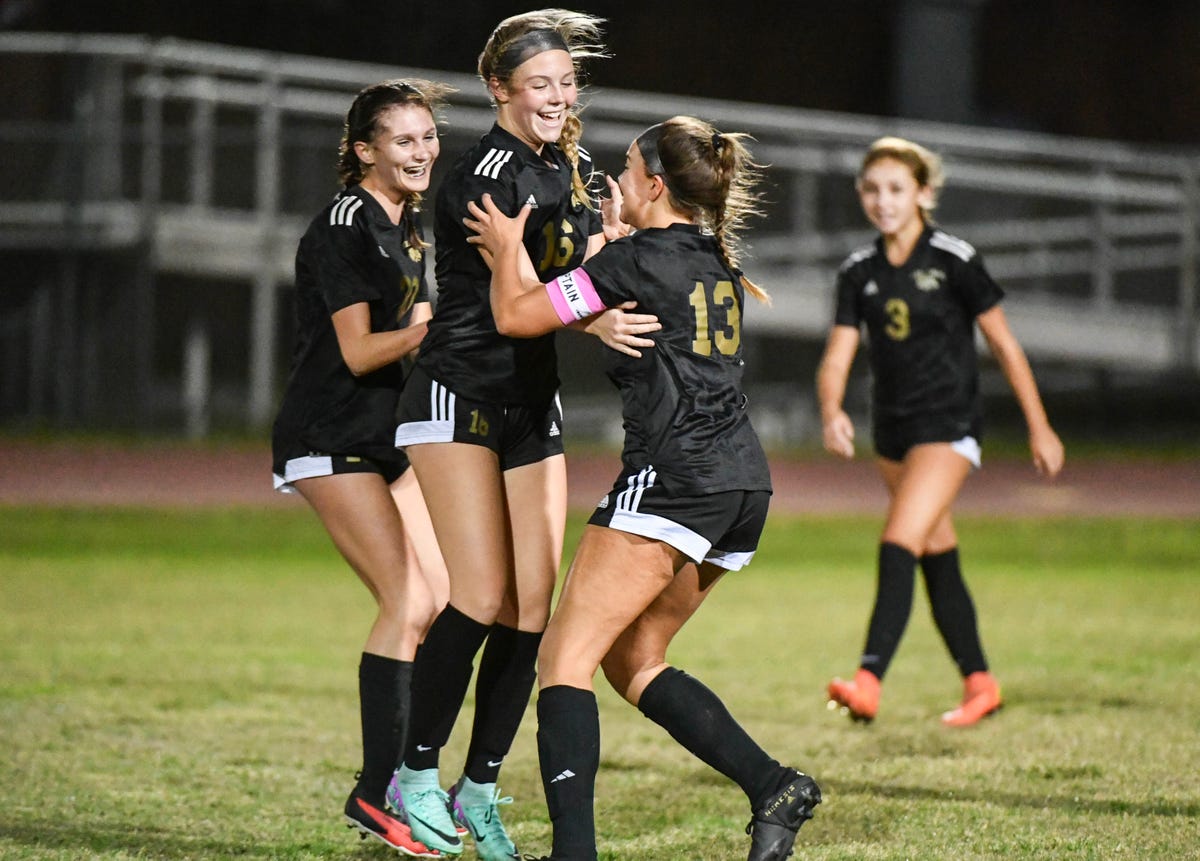Viera Girls and Boys Secure Wins to Advance to Regional Finals