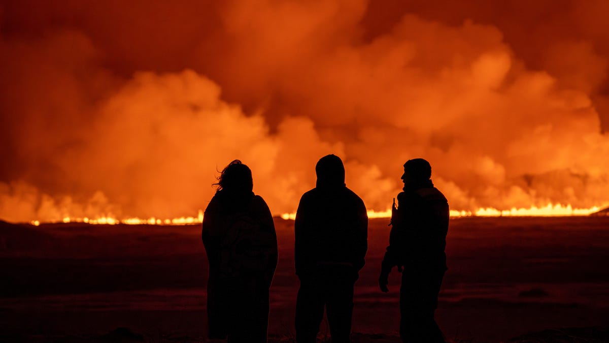 Islandijos ugnikalnio išsiveržimas Reikjaneso pusiasalyje sukėlė evakuaciją