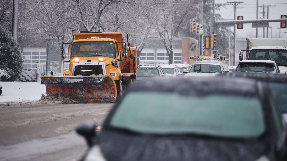 Snow plows begin to go through downtown Thursday, Dec. 27, 2018 in Sioux Falls.