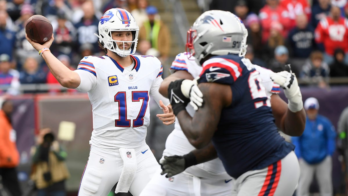 New England Patriots at Buffalo Bills: Predictions, picks and odds for NFL Week 17 game