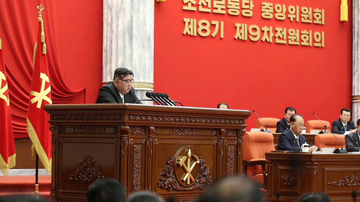 Nordkoreas Führer bereitet sich auf einen Krieg mit den USA vor und baut den Atomsektor aus Nordkoreas Führer bereitet sich auf einen Krieg mit den USA vor und baut den Atomsektor aus