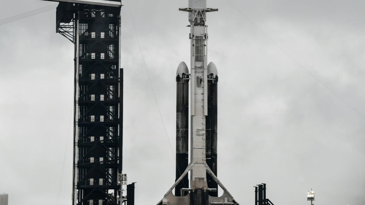 SpaceX Falcon Heavy wyniesie satelitę NOAA SpaceX Falcon Heavy wyniesie satelitę NOAA