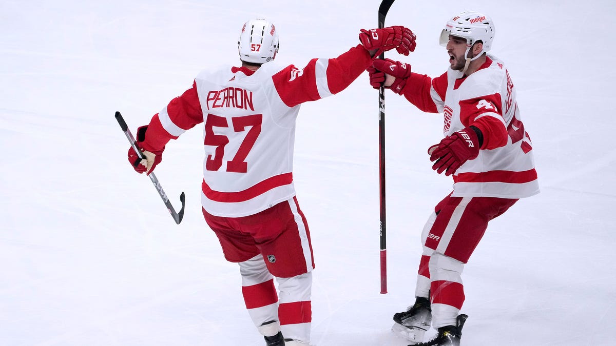 David Perron’s two third-period goals lifts Detroit Red Wings to 5-3 win over Sharks