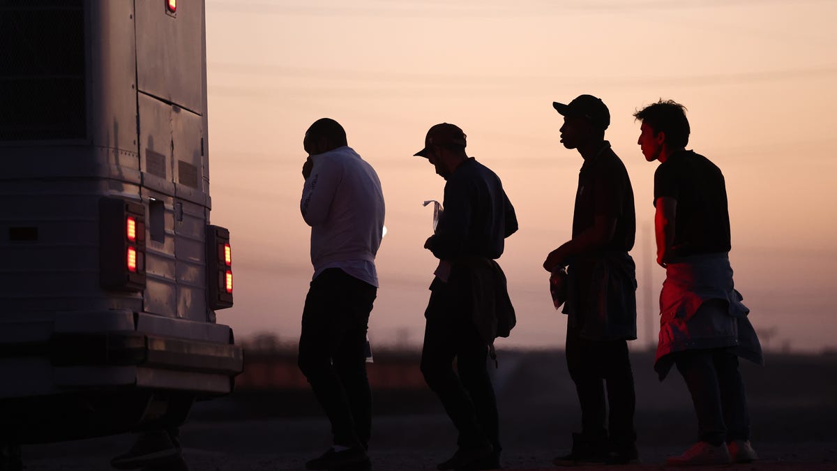 Juneau County Republicans falsely claim ‘planes full’ of refugees arriving in Wisconsin Juneau County Republicans falsely claim ‘planes full’ of refugees arriving in Wisconsin