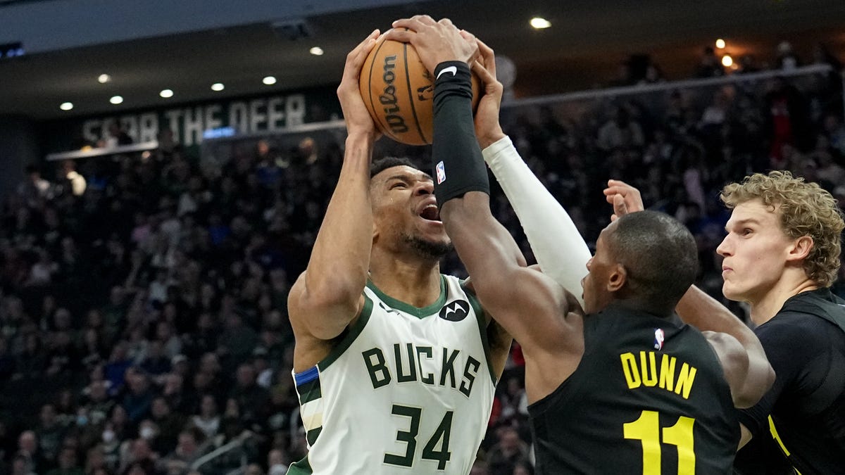 Milwaukee Bucks injury report: What is Giannis’ status? Middleton, Lopez ruled out