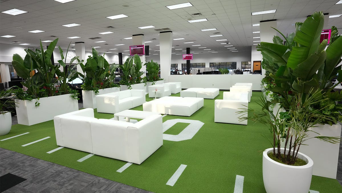 Arizona Cardinals open office space near Tempe facility, moving several departments to new digs Arizona Cardinals open office space near Tempe facility, moving several departments to new digs