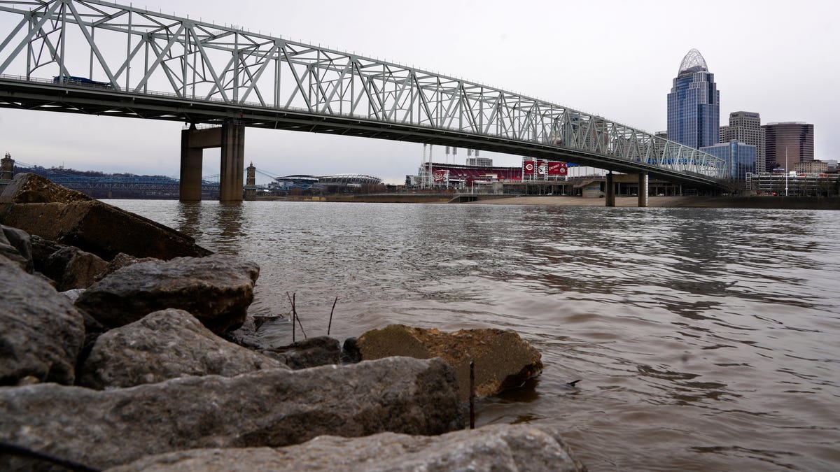 Ohio River level at Cincinnati is rising. See predicted crest and what it means