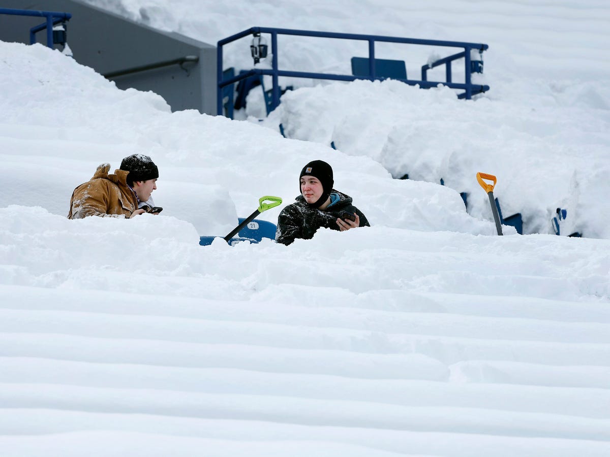 VPC FANS SHOVEL SNOW AT BILLS STADIUM
