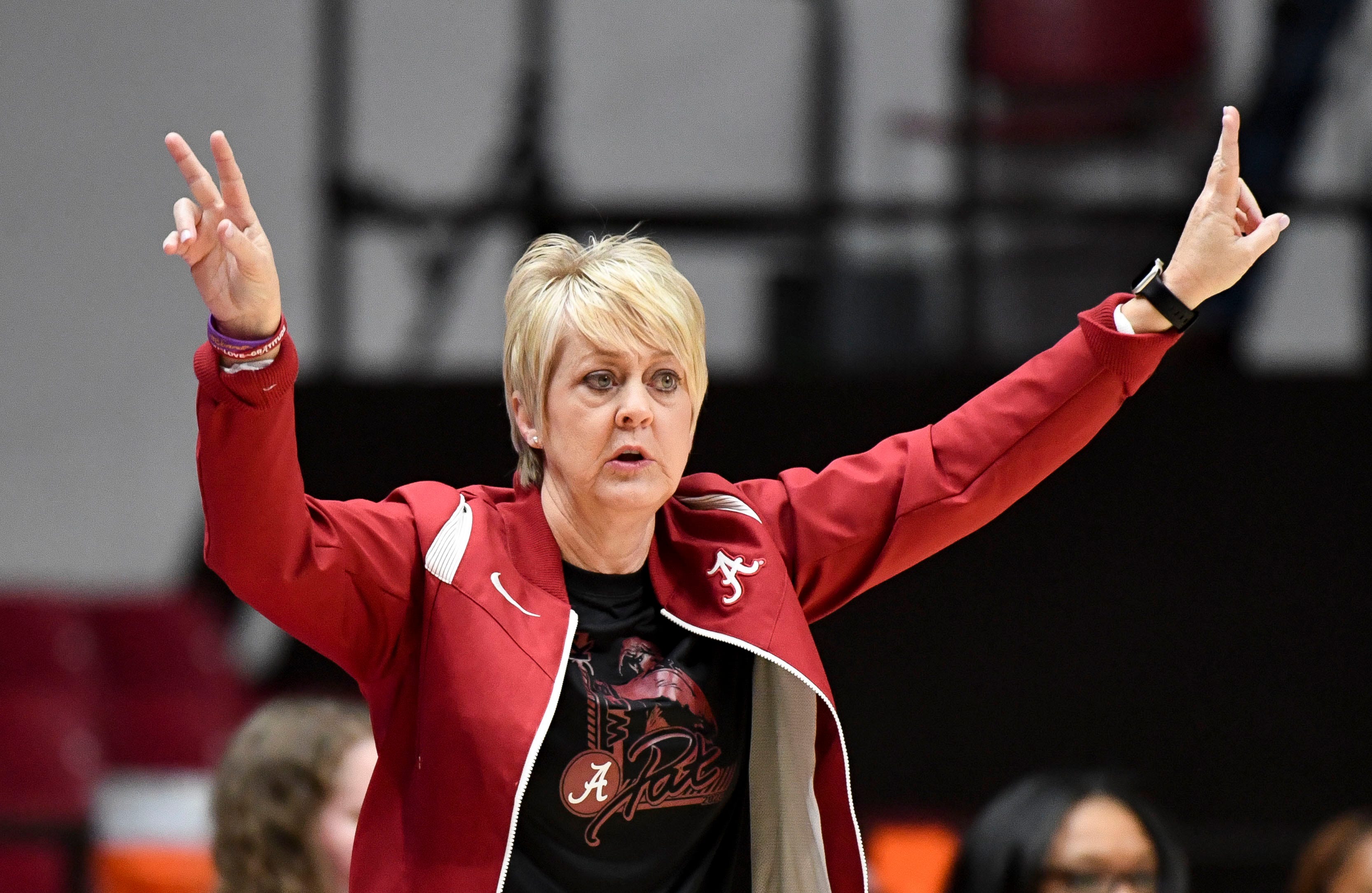Alabama women&rsquo;s basketball coach Kristy Curry picks up 500th career win
