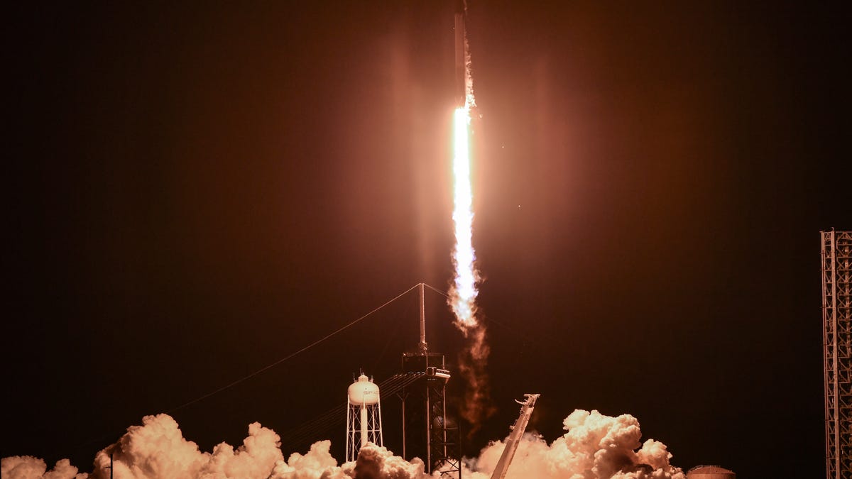 czyszczenie!  SpaceX przekłada start Falcona 9 na niedzielne popołudnie z Przylądka