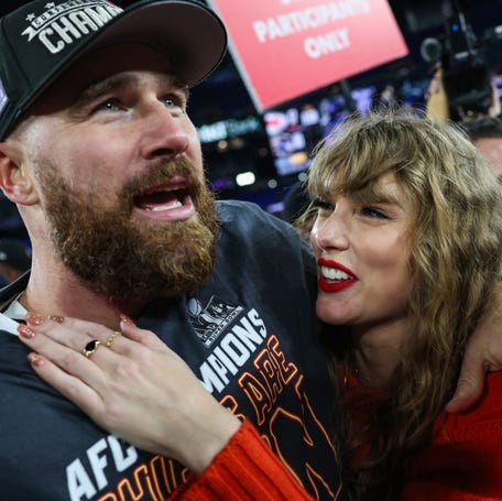 BALTIMORE, MARYLAND - JANUARY 28: Travis Kelce #87 of the Kansas City Chiefs (L) celebrates with Taylor Swift after defeating the Baltimore Ravens in the AFC Championship Game at M&T Bank Stadium on January 28, 2024 in Baltimore, Maryland. (Photo by Patrick Smith/Getty Images)