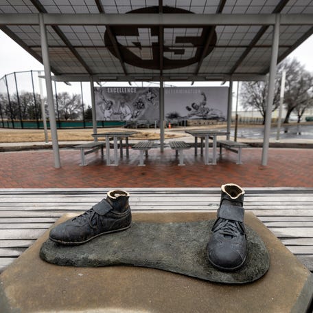 A bronze statue of legendary baseball pioneer Jackie Robinson was stolen from a park in Wichita, Kansas.