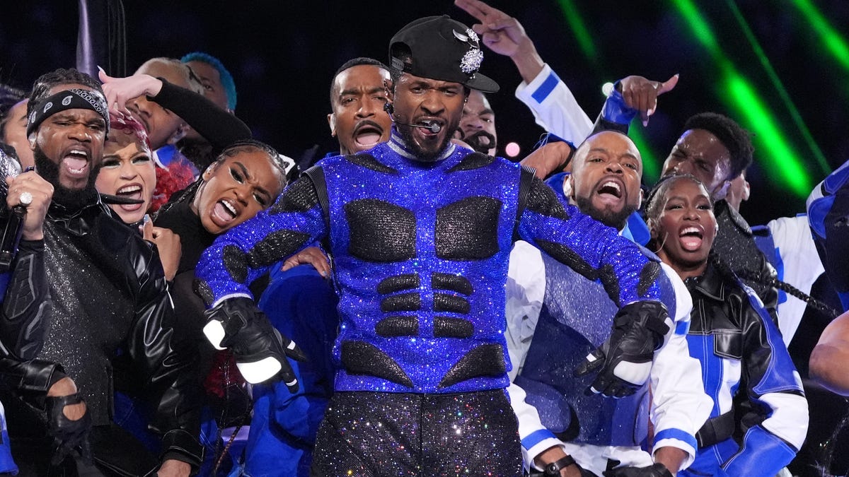 Pertunjukan paruh waktu Super Bowl Usher adalah pesta yang ingin kami saksikan