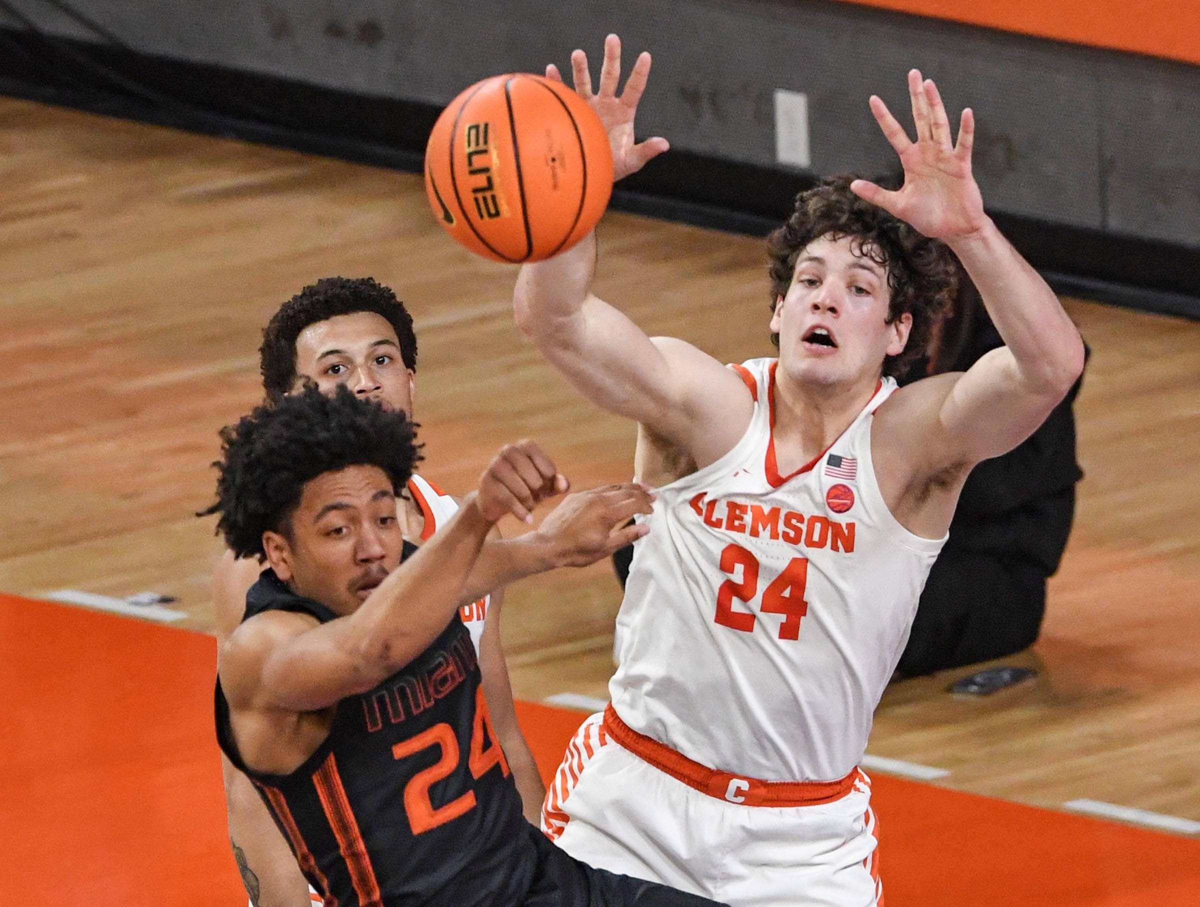 3 Clemson basketball concerns while trying to avoid March Madness bubble include PJ Hall fatigue