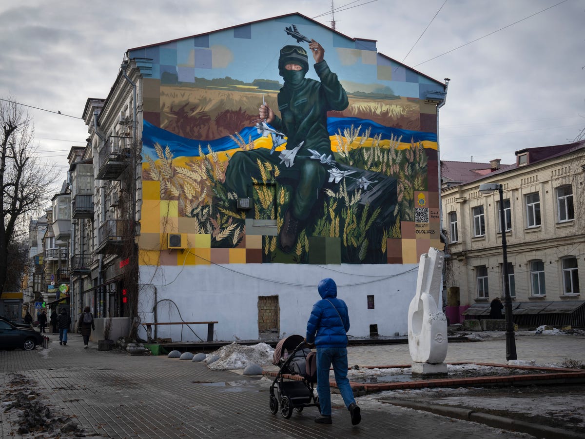 Ap Russia Ukraine War Murals Photo Gallery