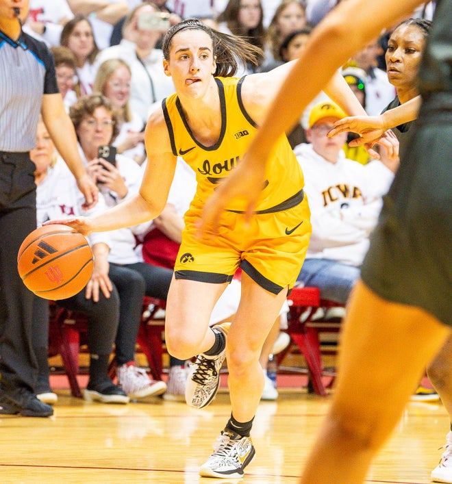 Iowa vs. Illinois women's basketball live updates: Caitlin Clark back home in Iowa City