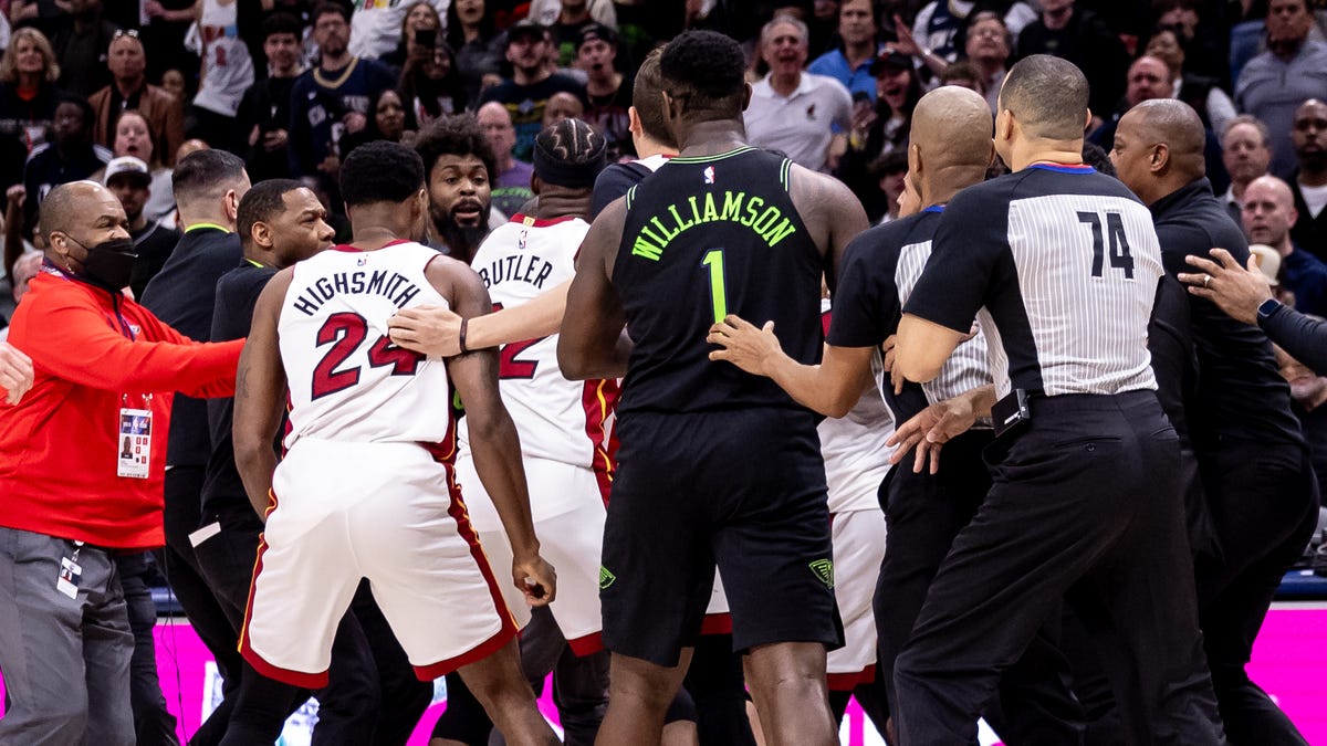#Miami Heat, New Orleans Pelicans brawl; Jimmy Butler, others ejected