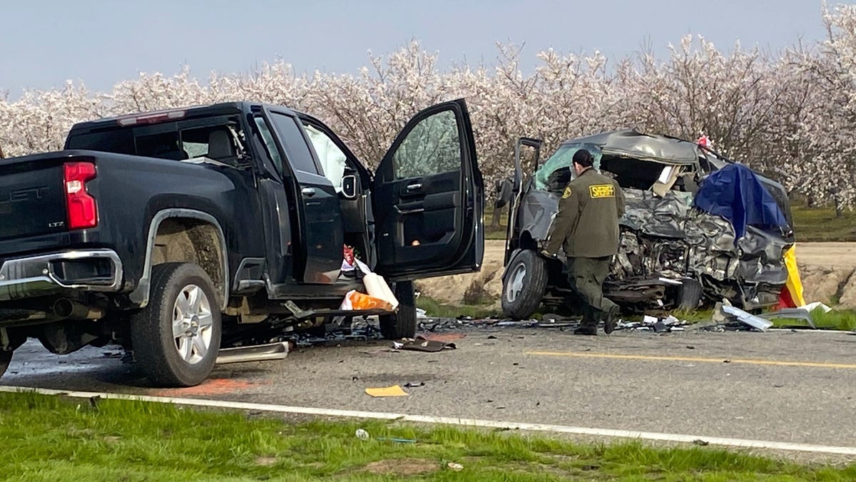 8 killed in California head-on crash include 7 farmers in van, 1 driver in pick-up: Police