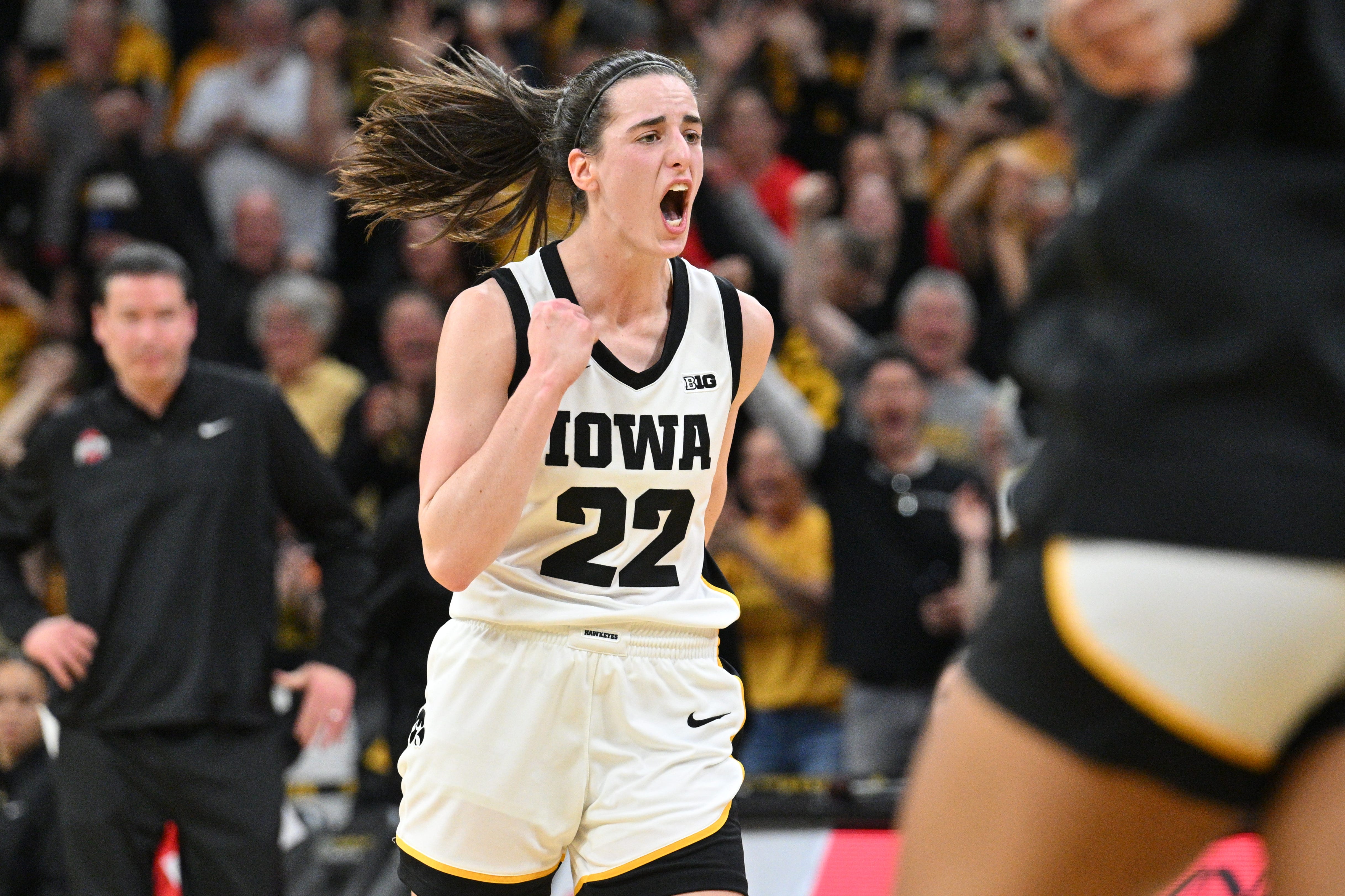 Iowa standout breaks scoring record, sparks reactions from sports world