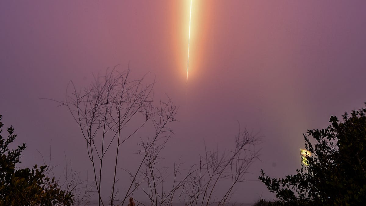 SpaceX menargetkan peluncuran Starlink Minggu malam dari Cape, menurut catatan