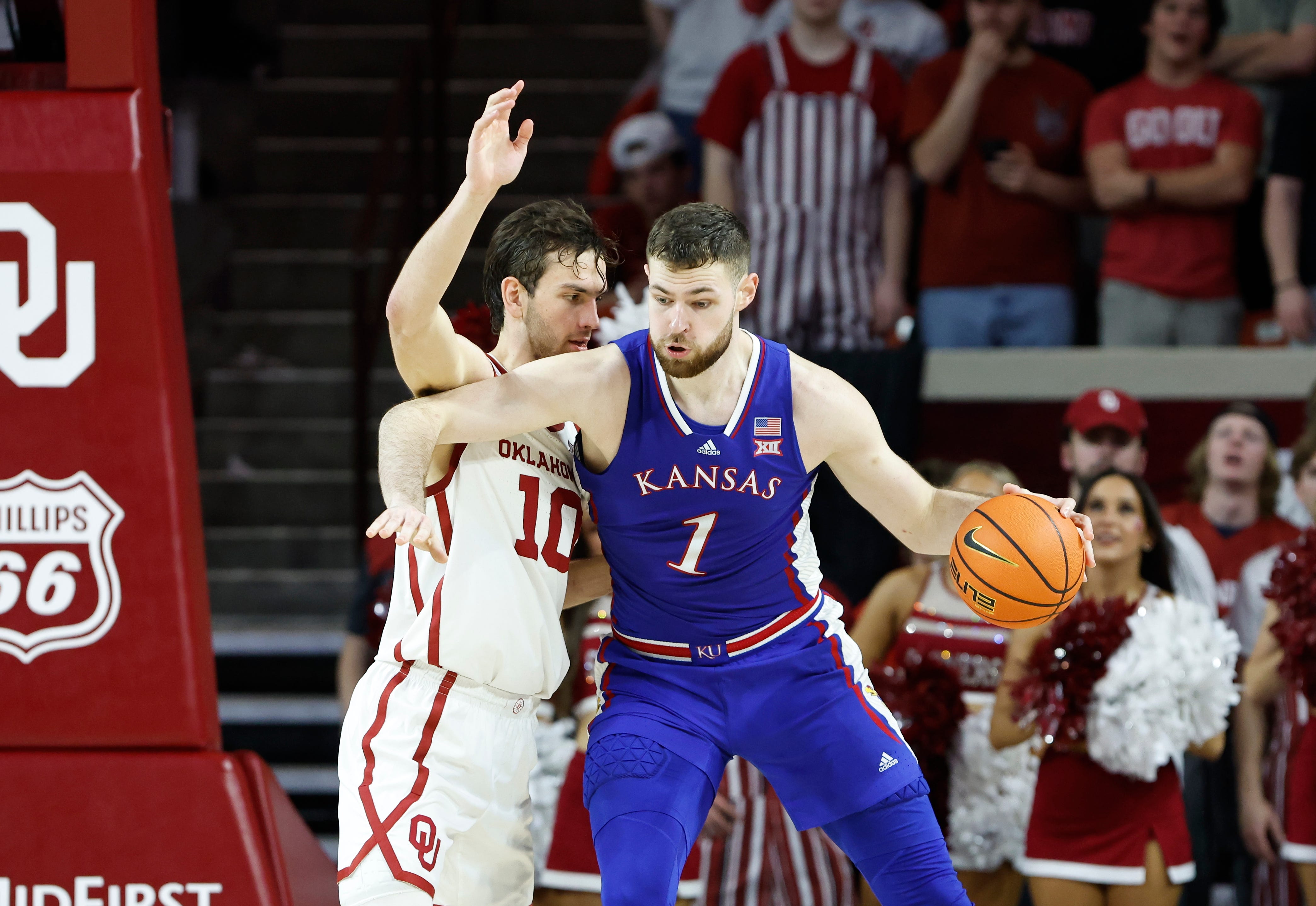 Kansas center Hunter Dickinson drives to the basket against Oklahoma forward Sam Godwin (10)] during the second half at Lloyd Noble Center.