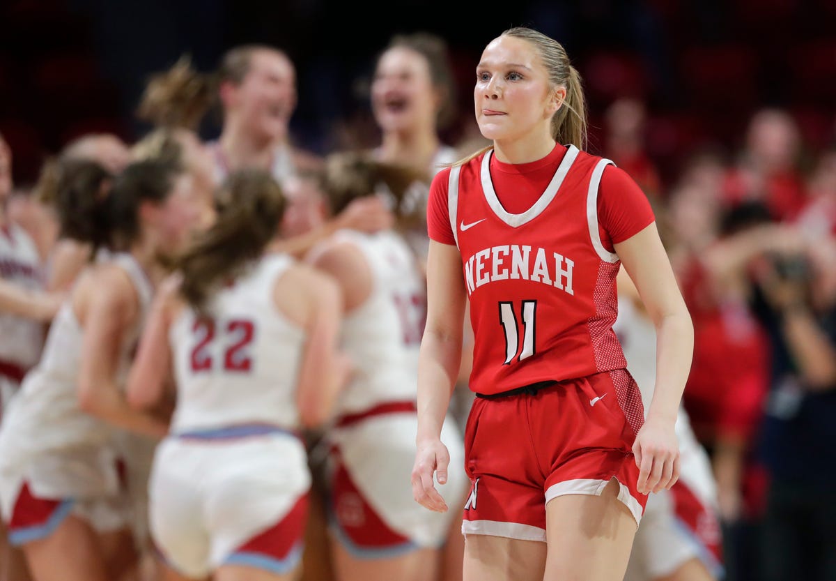 Arrowhead Dominates Neenah to Win Division 1 State Championship in Girls Basketball