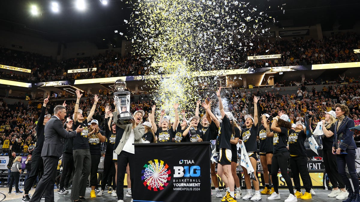 Selection Sunday 2024 live updates: March Madness brackets, schedules for Iowa women’s teams