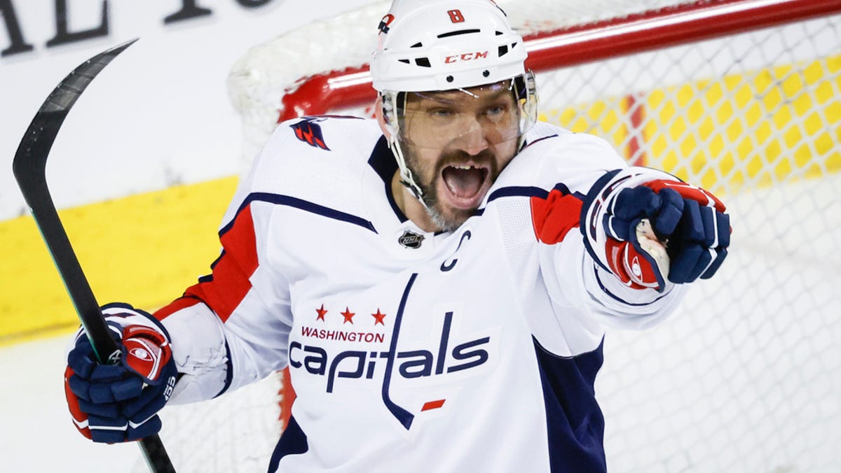 Monday’s hockey: Capitals pass Wings in standings, Ovechkin joins Howe in elite class