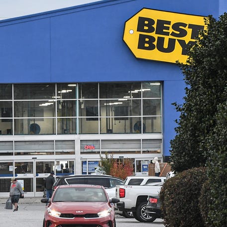 Nov 24, 2023; Anderson, SC, USA; Customers come and go from Best Buy store during Black Friday shopping in Anderson, S.C. Friday,