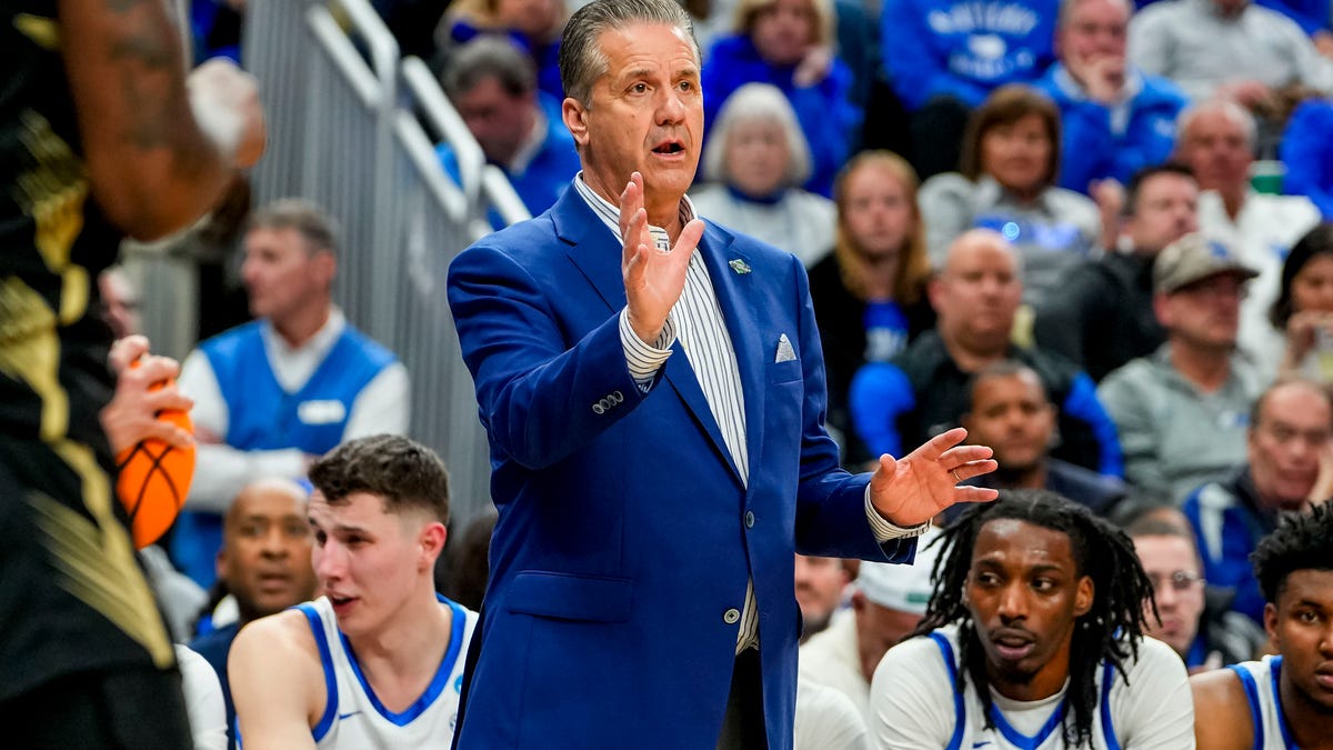Kentucky coach John Calipari reacts to a play in the team's loss to Oaklandin the first round of the 2024 NCAA Tournament at PPG Paints Arena.