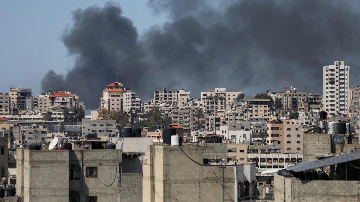 Smoke rises during an Israeli raid at Al-Shifa hospital and the area around it, amid the ongoing conflict between Israel and the Palestinian Islamist group Hamas, in Gaza City, March 20, 2024. REUTERS/Dawoud Abu Alkas.