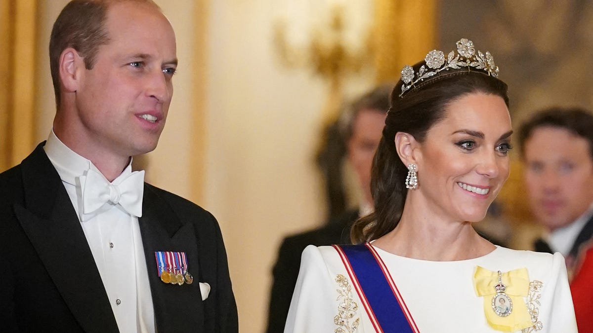 キャサリン妃とウィリアム王子の結婚式：王室創立13周年記念乾杯