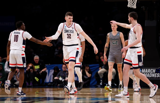 March Madness 2024 power rankings: Odds make UConn clear favorite ahead of second round
