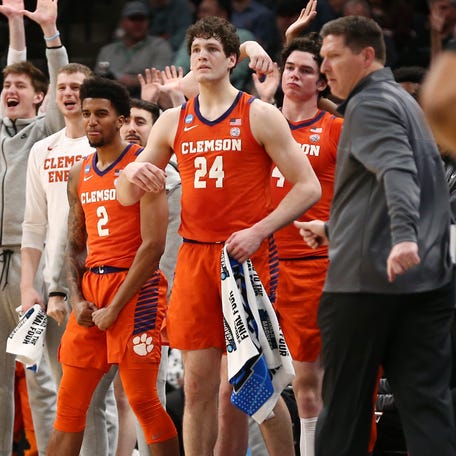 Clemson center PJ Hall (24) and guard Dillon Hunter (2) react with the bench against Baylor during the second round of the 2024 NCAA men's tournament at FedExForum.