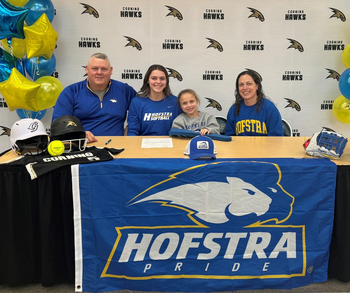Sophia Polzella: From Torn ACL to Division I Softball Star at Hofstra University