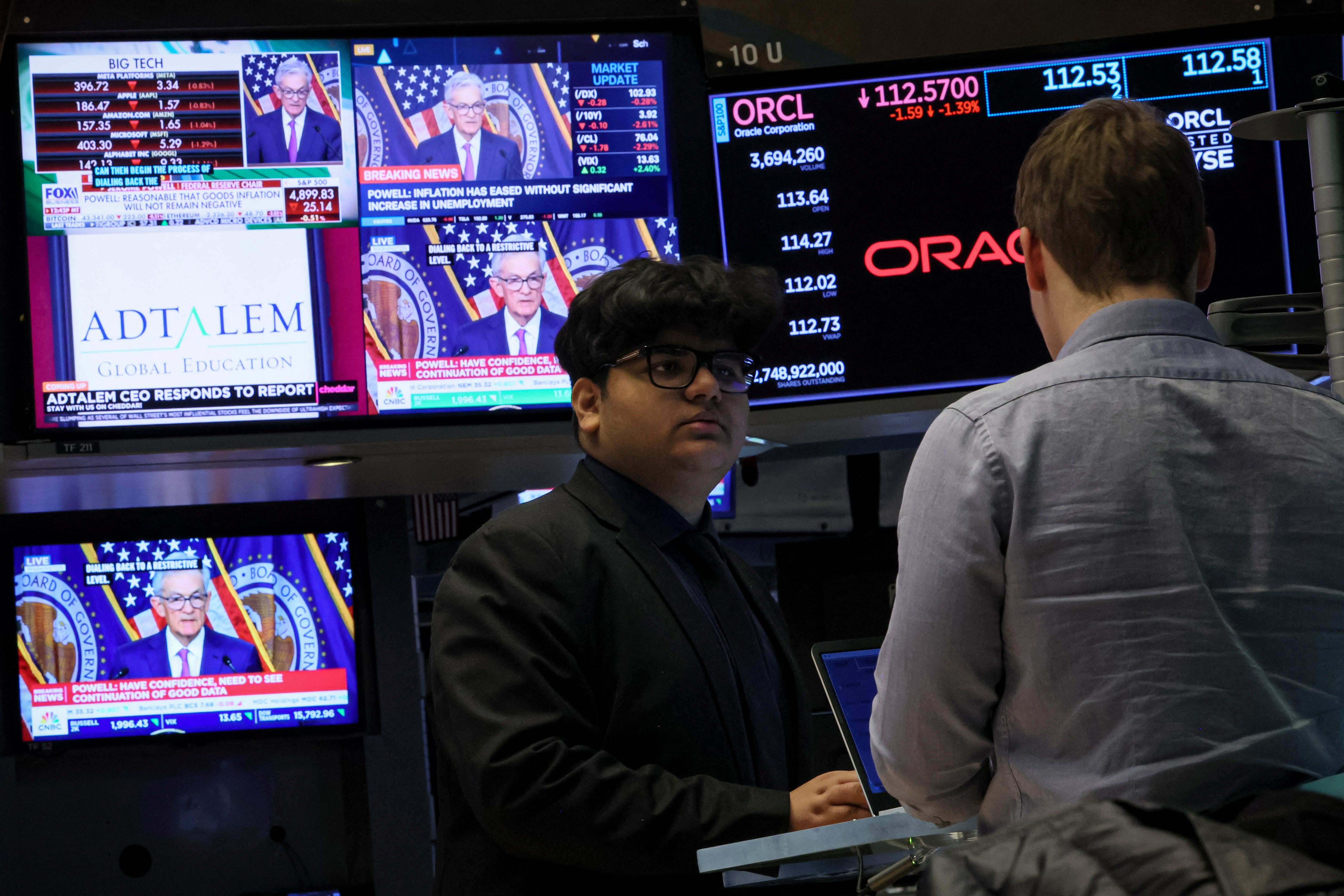Traders work, as screens display a news conference by Federal Reserve Board Chairman Jerome Powell following the Fed rate announcement, on the floor of the New York Stock Exchange (NYSE) in New York City, Jan. 31, 2024.