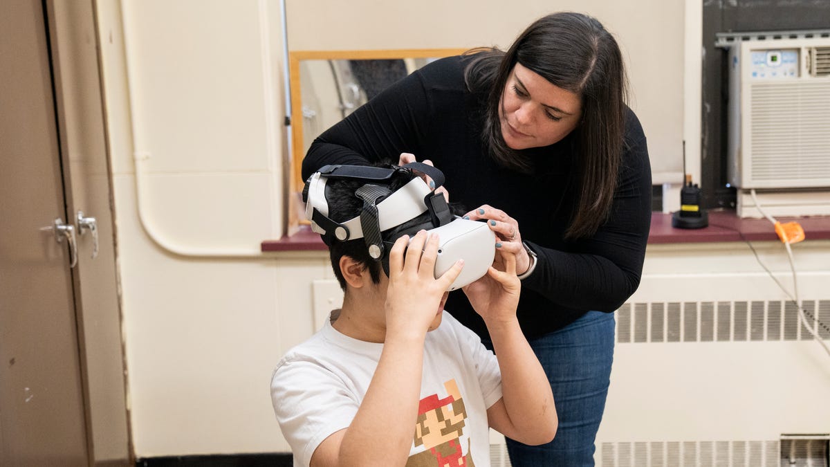 VR helps kids with autism prep for airport travel at NJ center