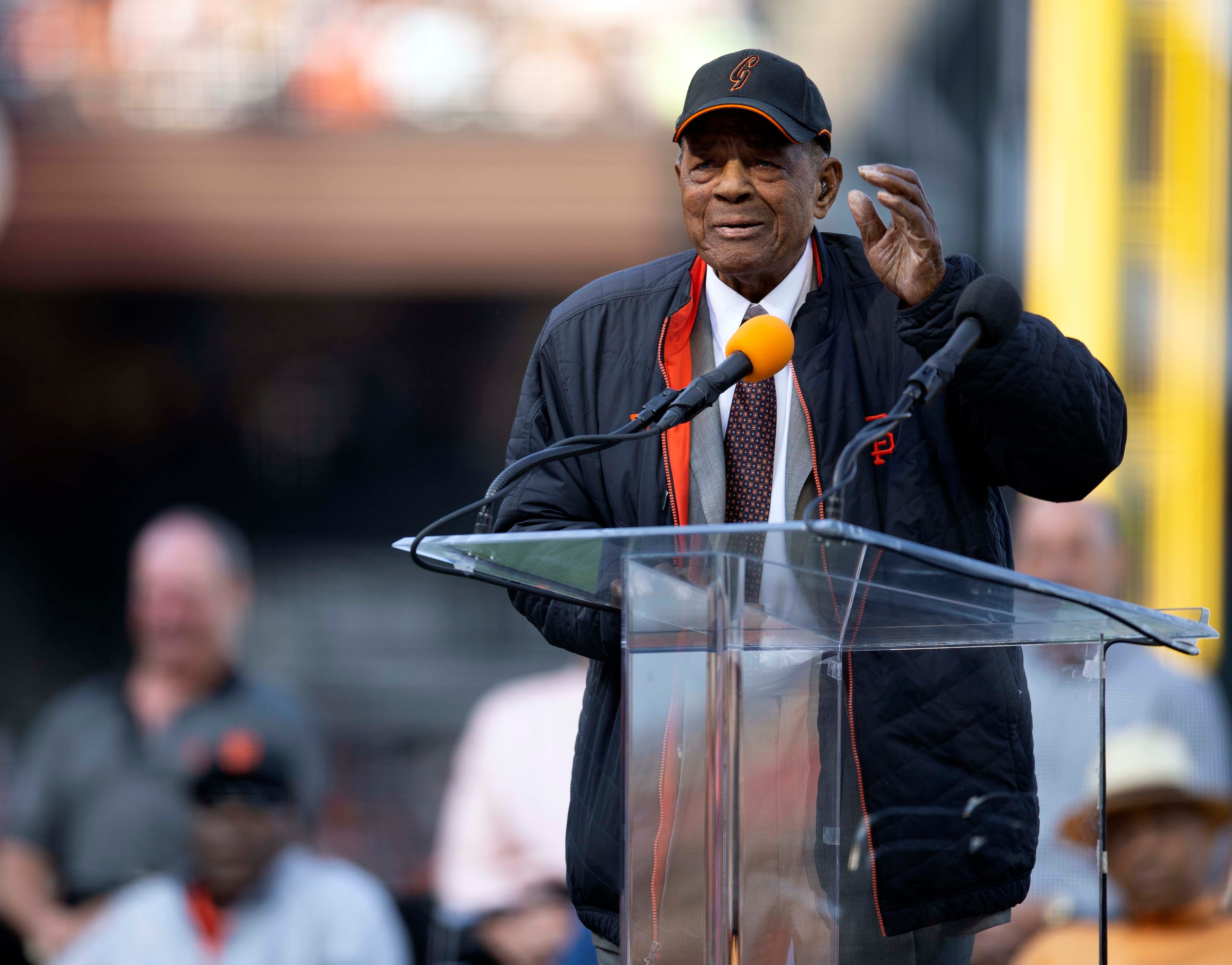 Former San Francisco Giants great Willie Mays speaks at the ceremony to retire the number 25 of his godson, Barry Bonds, before a Major League Baseball game in 2018.
