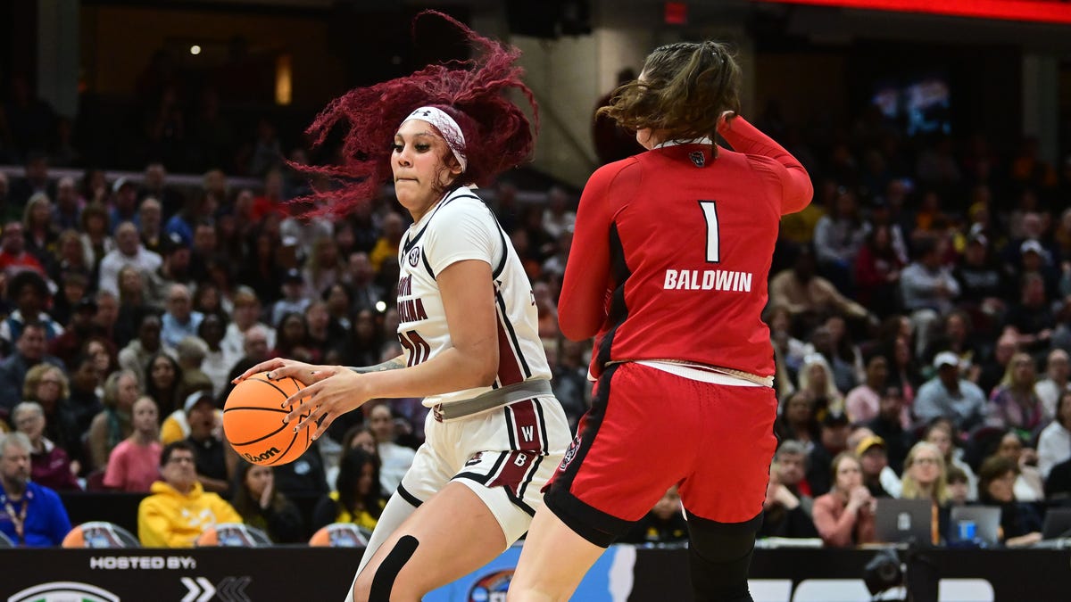 Camila Cardoso suffers knee injury and returns for South Carolina in the Final Four