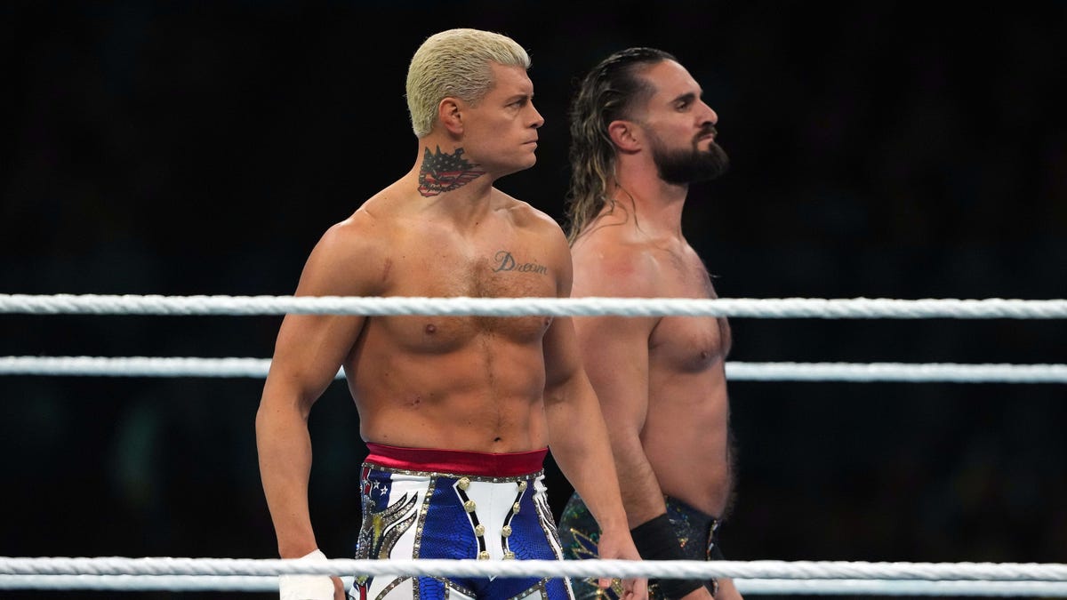 The Rock, John Cena i The Undertaker pokonali Cody'ego Rhodesa nad Romanem Reignsem